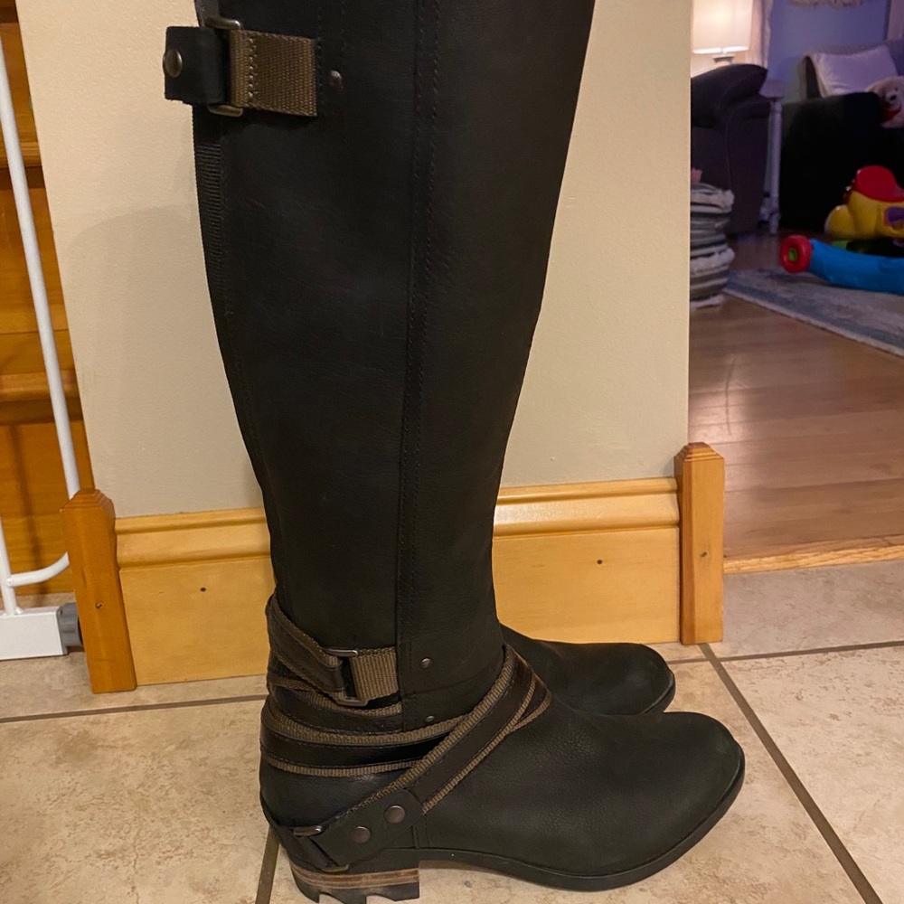 Sorel leather boots size 8.5